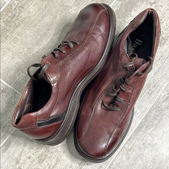 bass brown dress shoes G.H. Bass Mens Wallace Two Eyed Moc main image 0